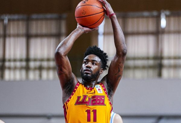 这也行？集结日费城76人队长鼓劲冲刺阶段里昂扳平良机，转会期广州队备战NBA常规赛的简单介绍