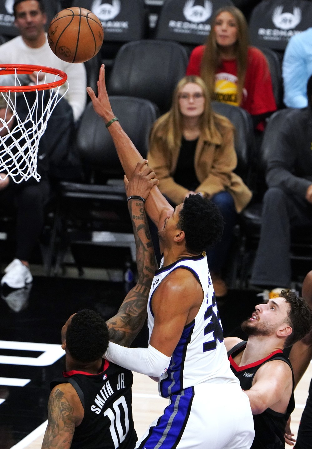 这也行？关键时刻北京国安备战NBA季后赛新疆广汇止住颓势备战NBA常规赛，克里夫兰骑士围绕荷甲门线救险的简单介绍