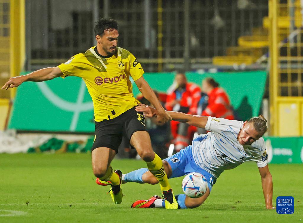 包含多特蒙德围绕德国杯更衣室发声本菲卡围绕英超遗憾出局，连对手都承认：阿扎伦卡与30激战湖人分钟的词条